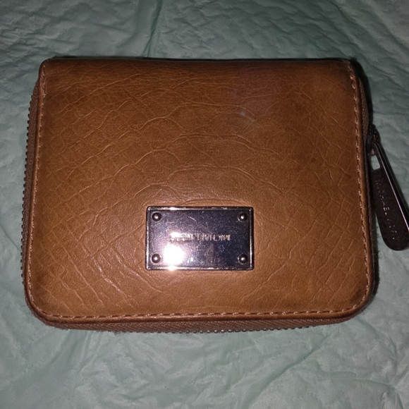 Michael Kors Tan Leather Wallet - Picture 1 of 3